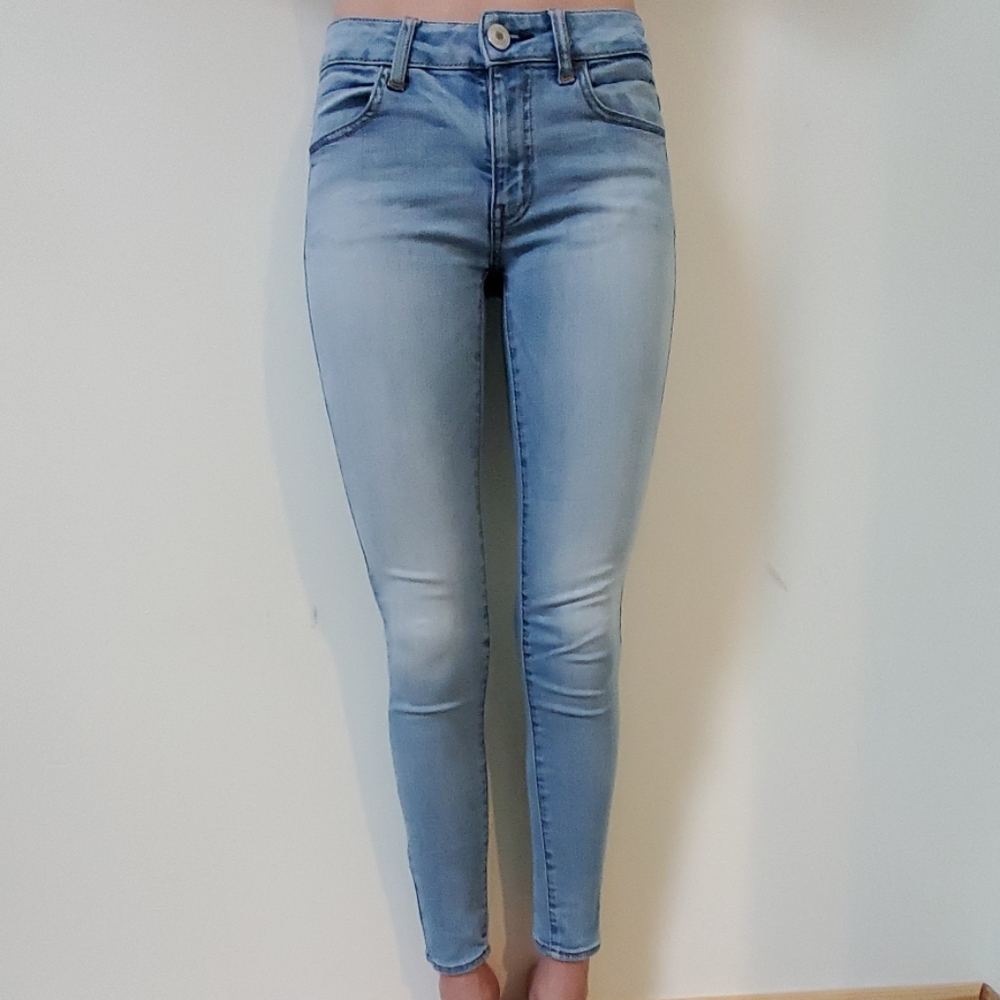 American Eagle super stretch jeggings, light wash